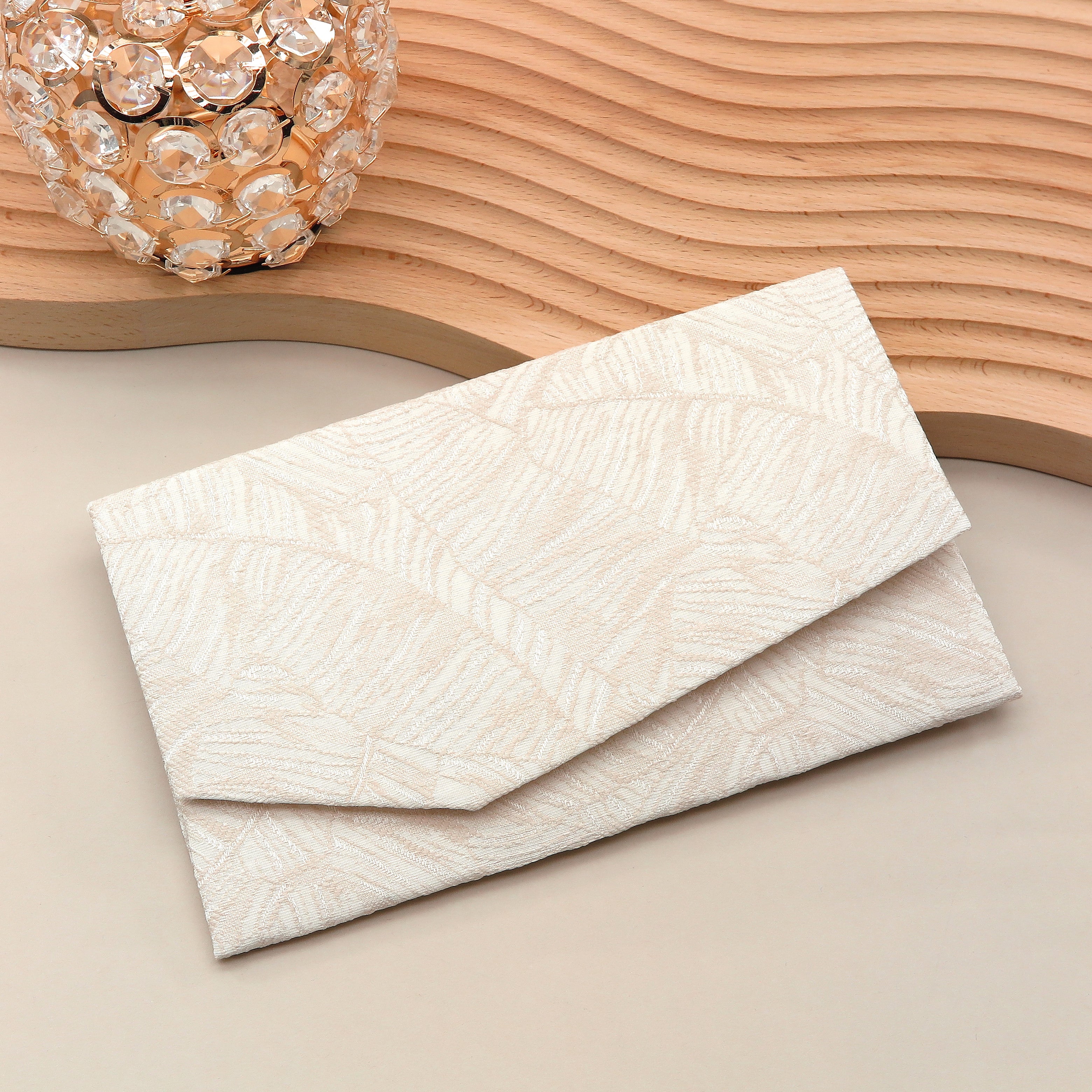 Kimono Avenue | Japanese Magnetic Pouch - Leaf , Ivory tones